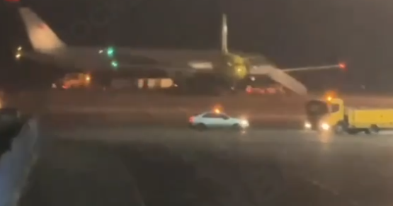 又是波音！两架客机空中发生故障