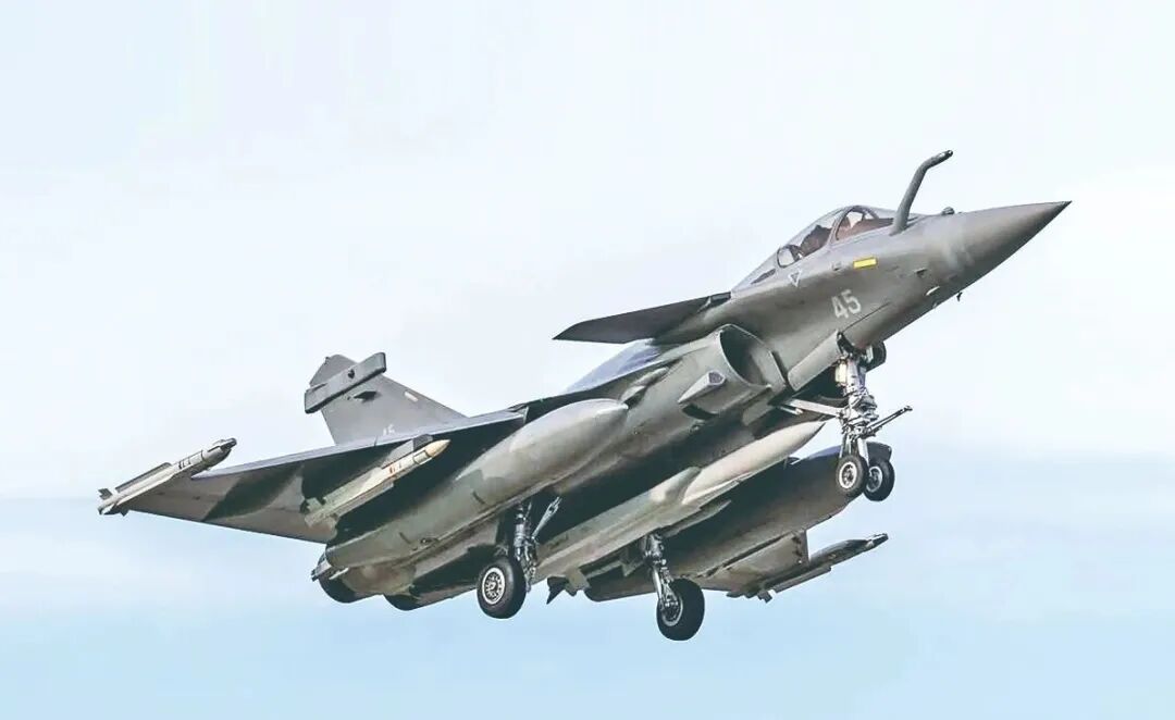 法国新型超声速核导弹首次亮相 法国新型超声速核导弹首次亮相