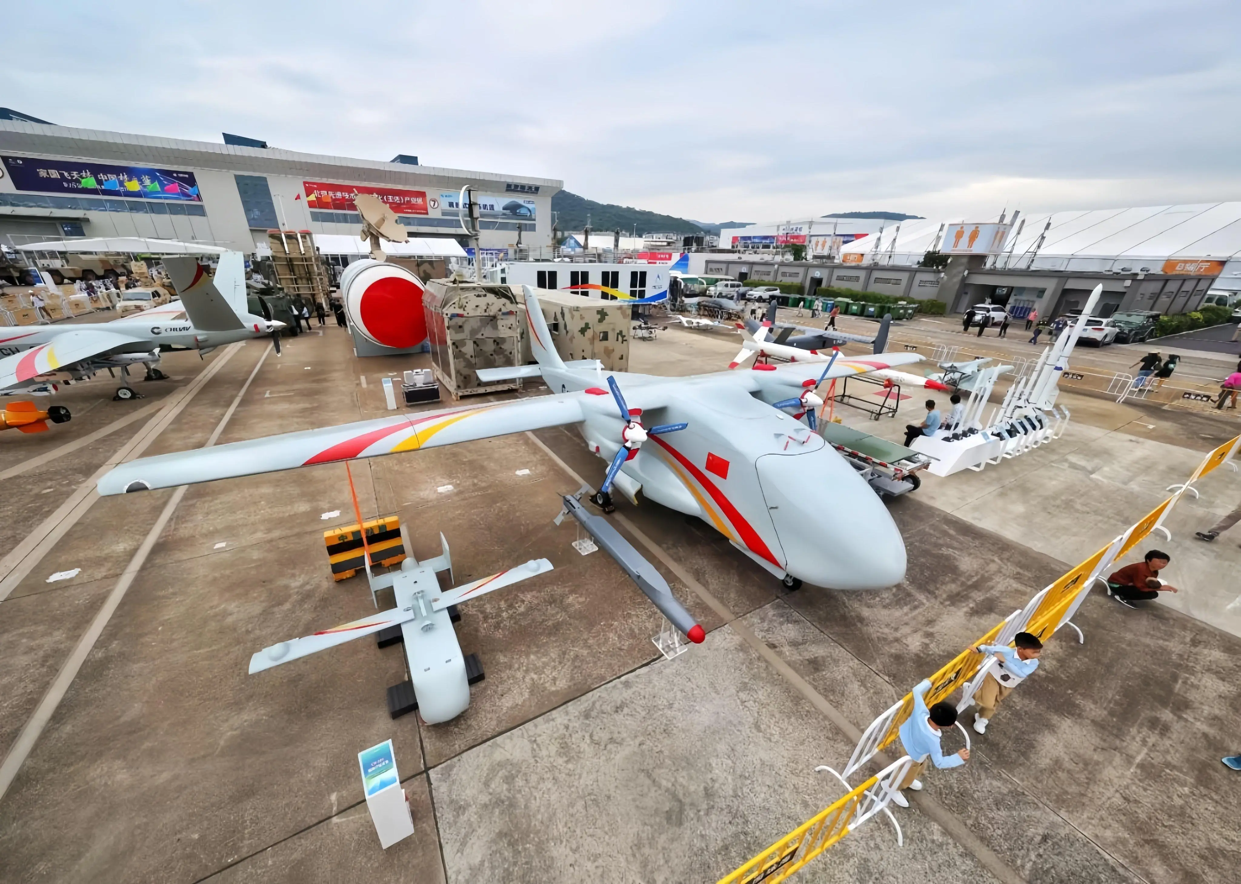 不是轰20!外媒:中国“20家族”最新成员亮相,将成小国的定心丸 不是轰20!外媒:中国“20家族”最新成员亮相,将成小国的定心丸