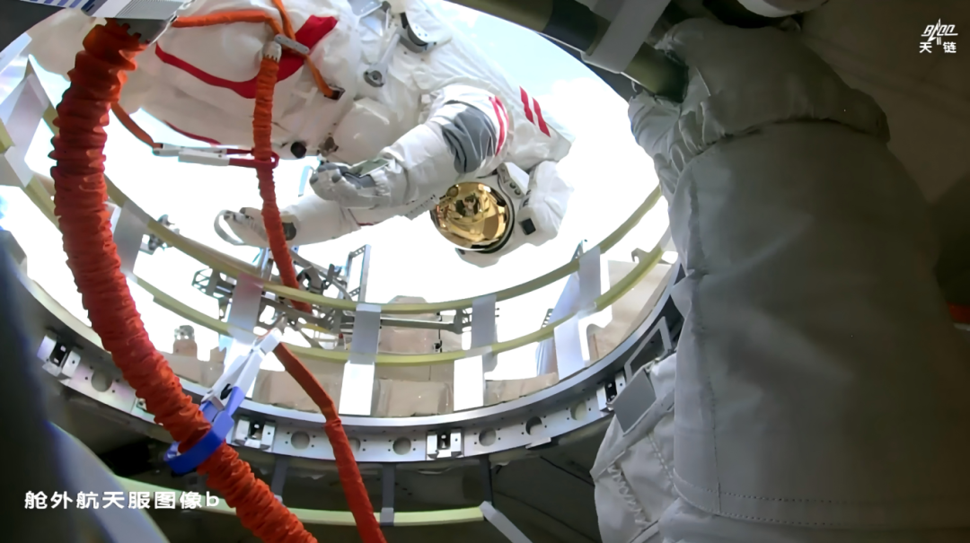 神舟二十一号航天员乘组圆满完成第一次出舱活动 神舟二十一号航天员乘组圆满完成第一次出舱活动