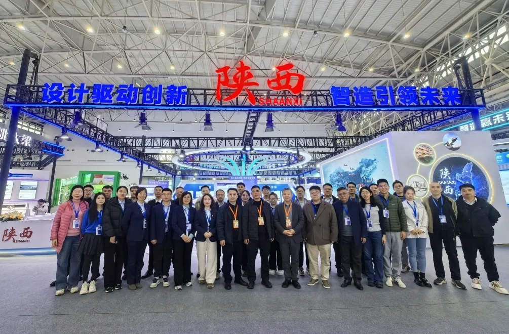 迅鹰380无人机亮相武汉国际工业设计博览会