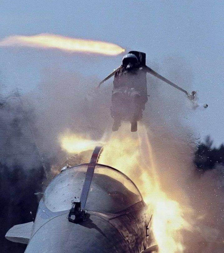 【航化说】弹射座椅:守护战机飞行员生命的最后防线,究竟采用何种材料? 【航化说】弹射座椅:守护战机飞行员生命的最后防线,究竟采用何种材料?