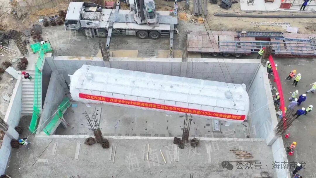 新进展:二期项目首台成套设备进场安装 新进展:二期项目首台成套设备进场安装