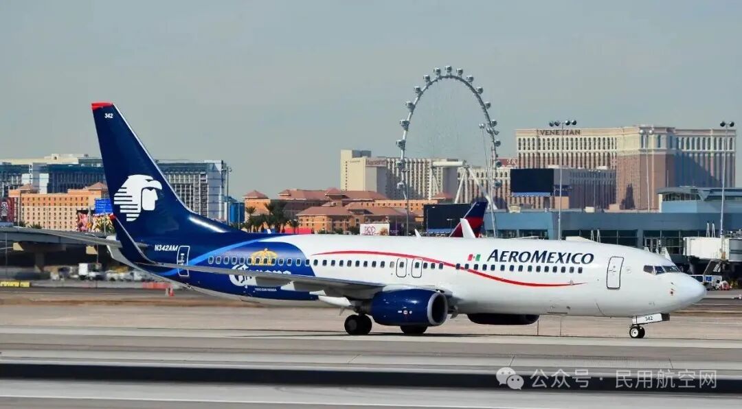 突发！驾驶舱顶板脱落 客机紧急返航