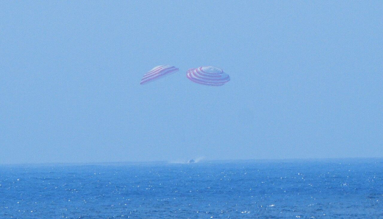 我国完成首次载人飞船返回舱海上搜索回收任务