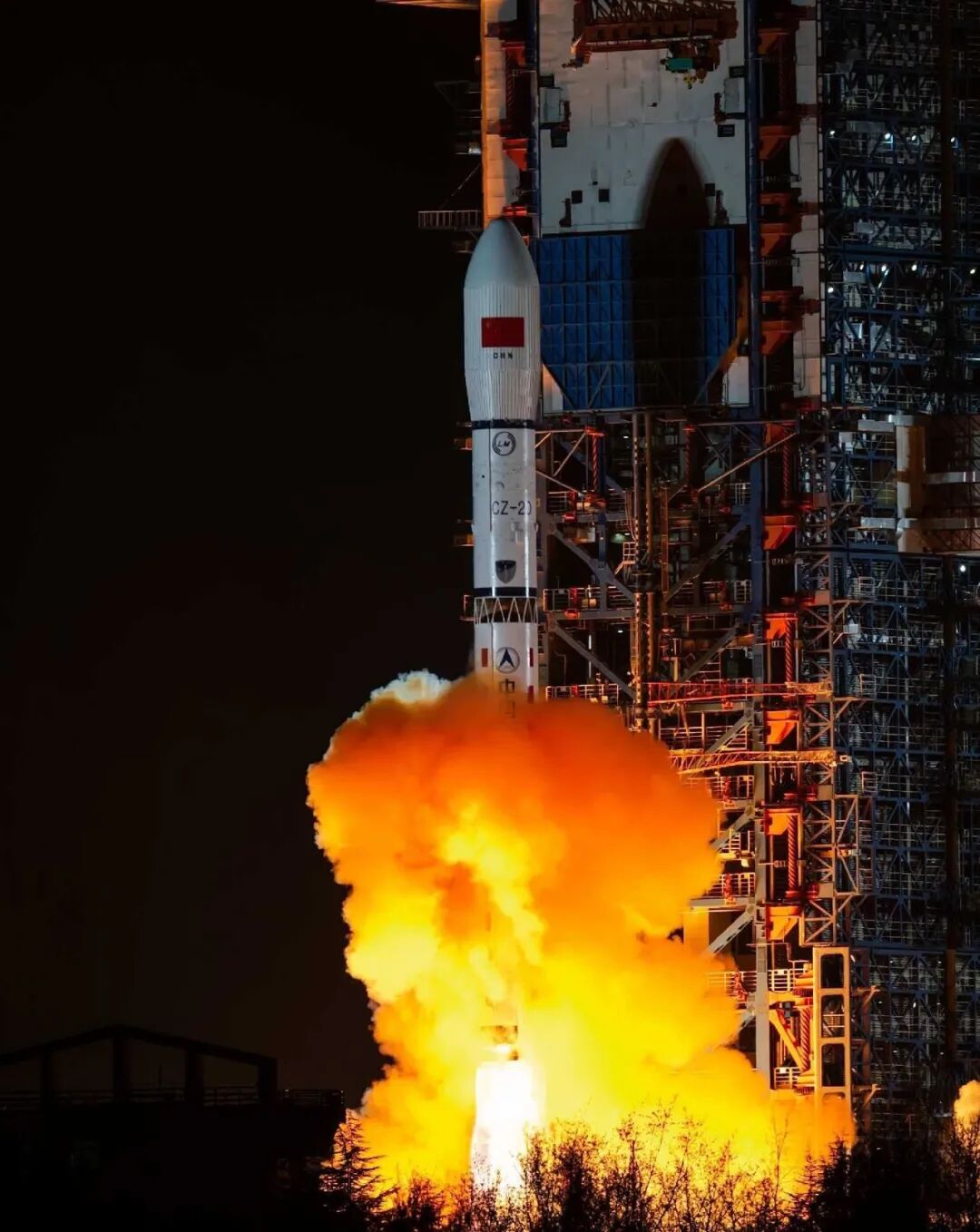 长二丁火箭成功发射试验三十号卫星03、04星