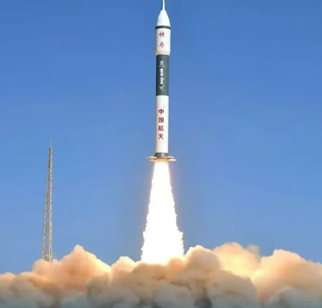 “太空加油站”试验卫星升空：卫星如何“延寿”与“善终”？