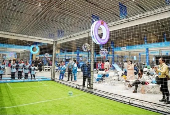 中国用无人机踢足球了，美国却在“偷师”伊朗无人机？