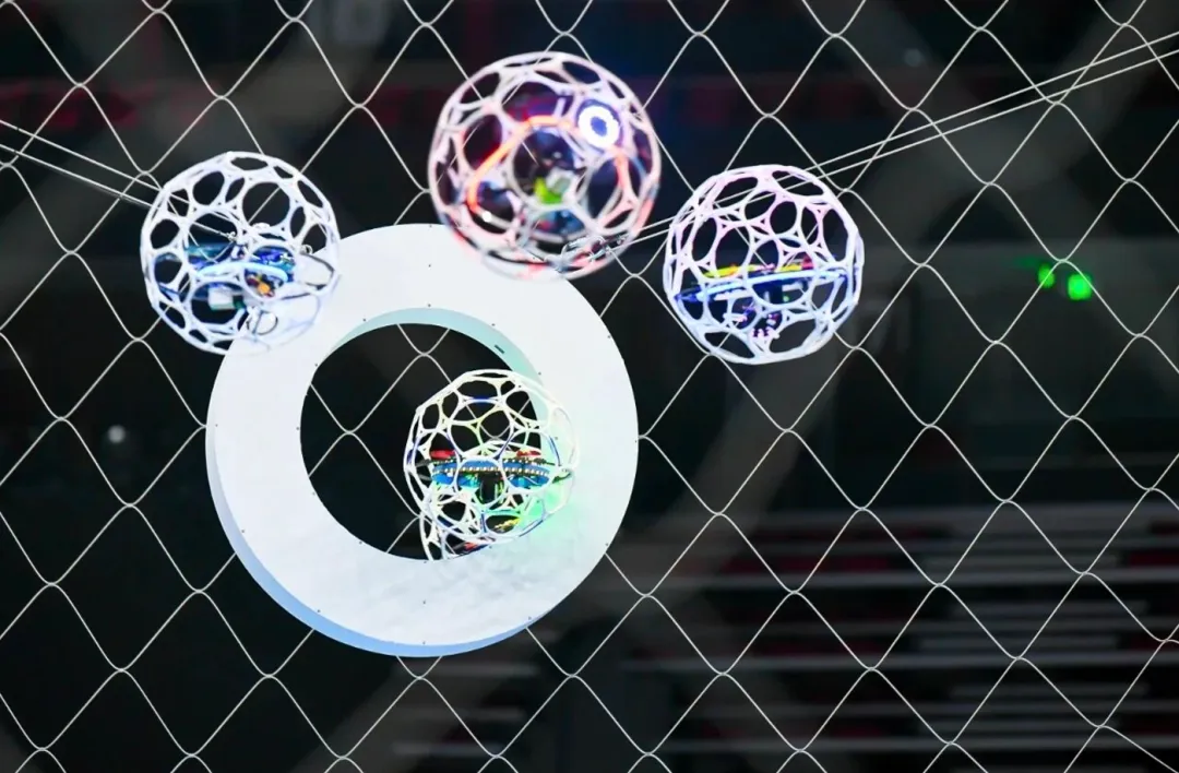 中国用无人机踢足球了，美国却在“偷师”伊朗无人机？