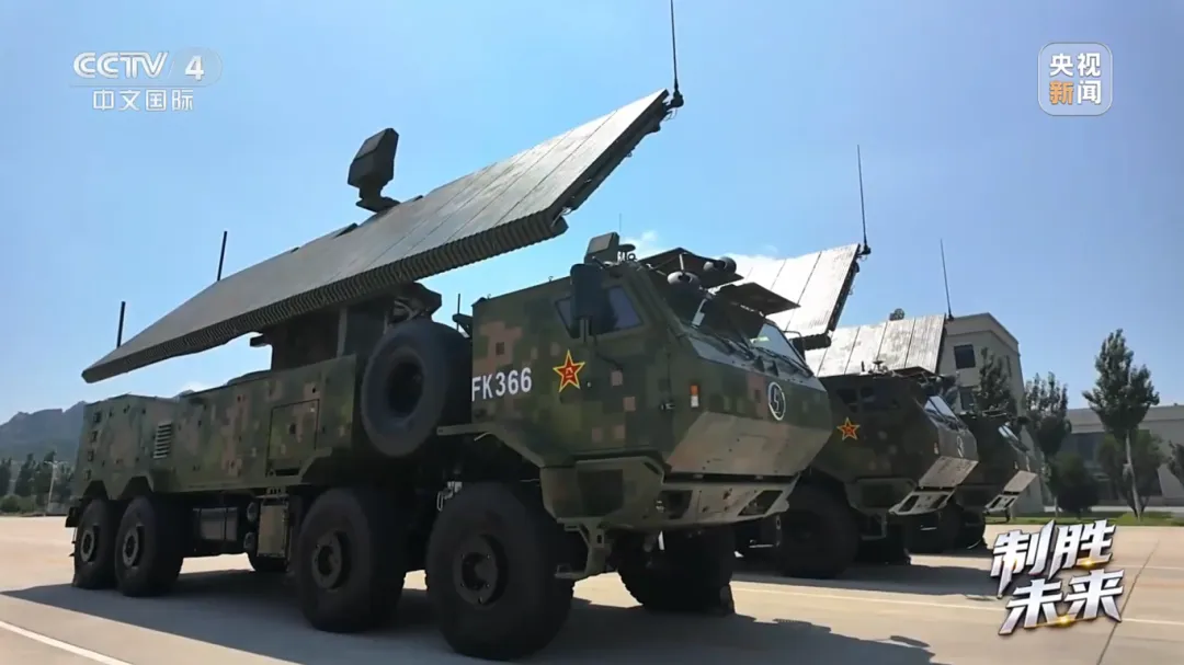 中国用无人机踢足球了，美国却在“偷师”伊朗无人机？