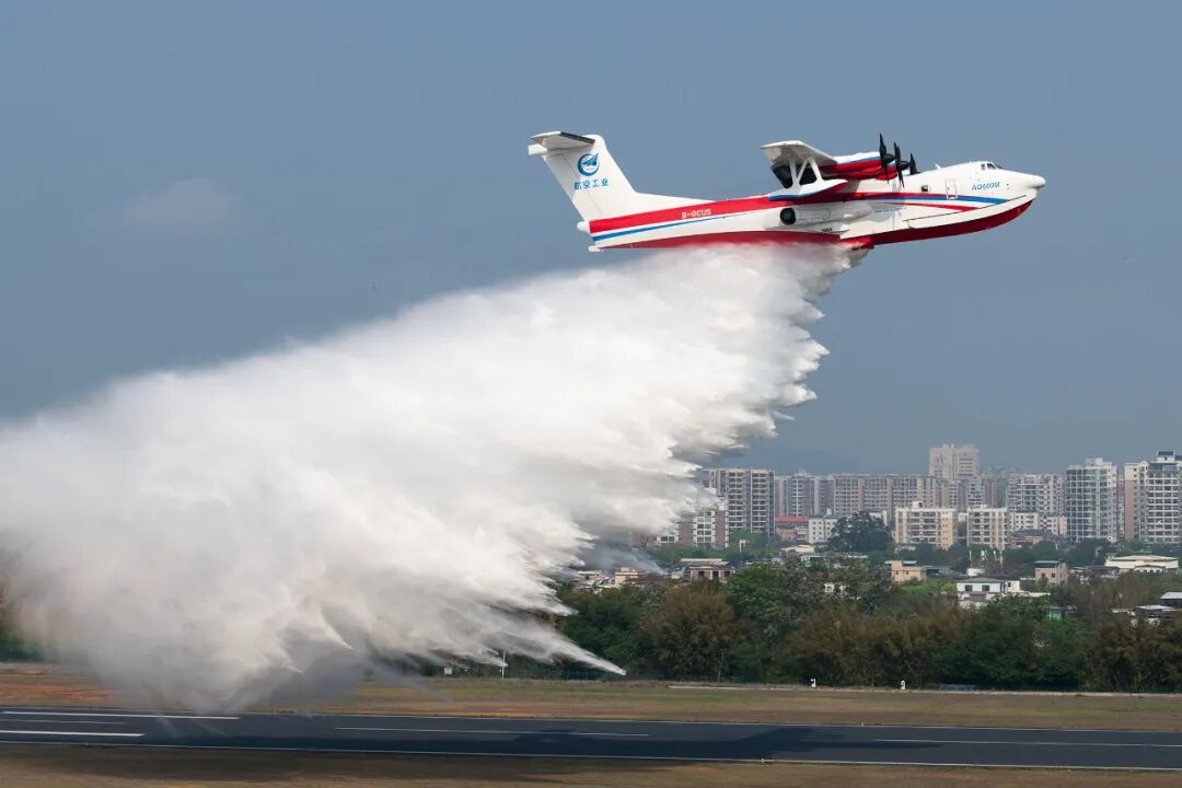 靠前驻防！AG600飞机赴粤执行森林灭火任务