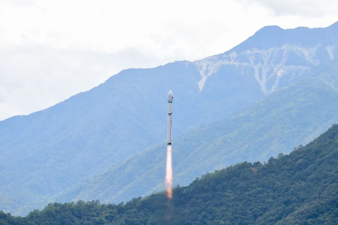 航天日传捷报！长二丁火箭成功发射卫星互联网技术试验卫星