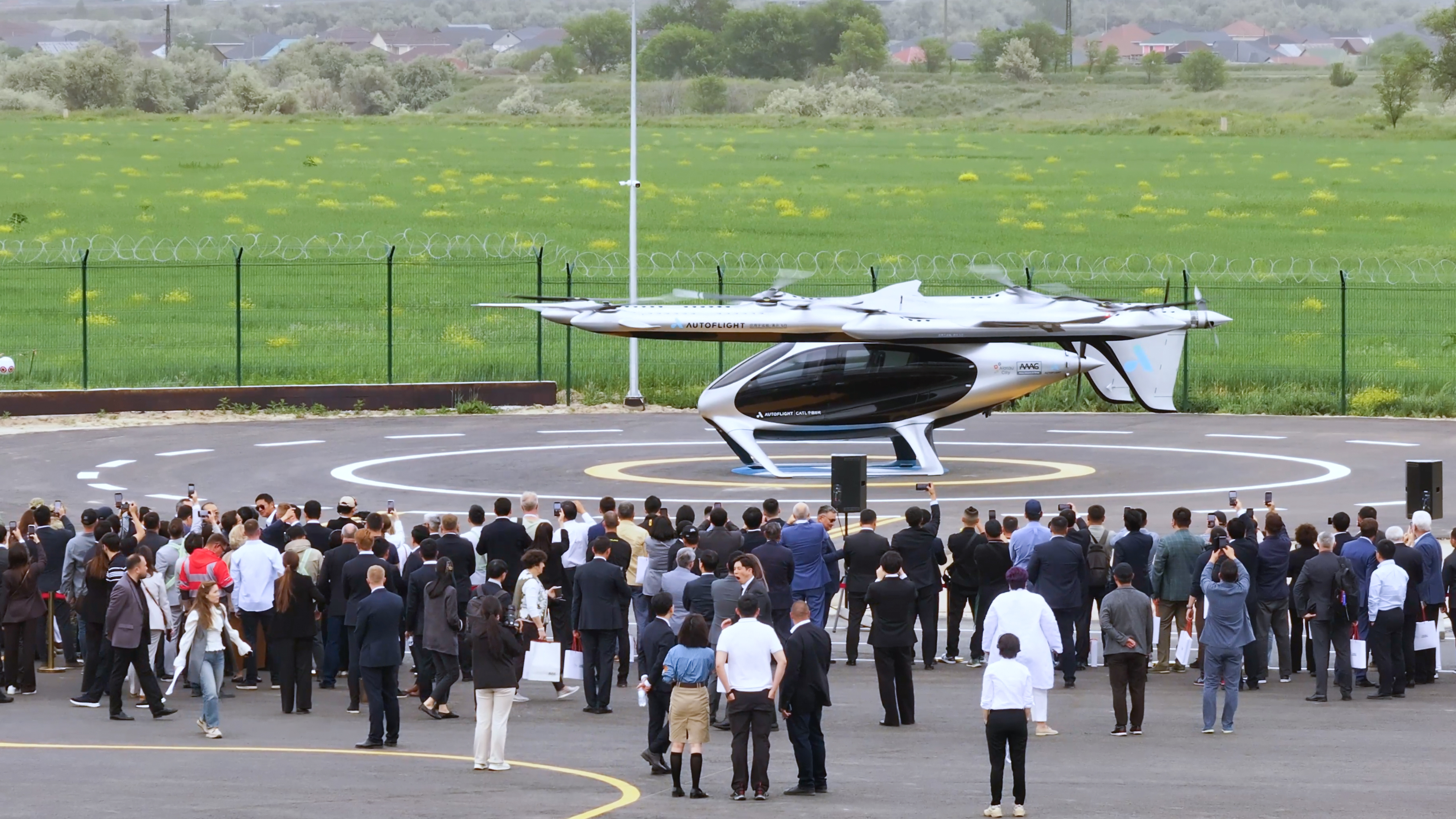 峰飞航空2吨级eVTOL实现中亚地区首次飞行