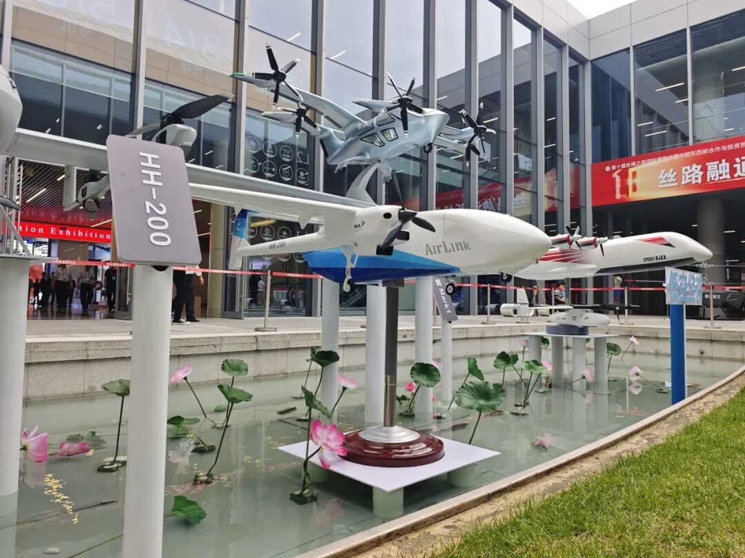 “无人飞卡”HH-200 首次亮相丝博会广受关注